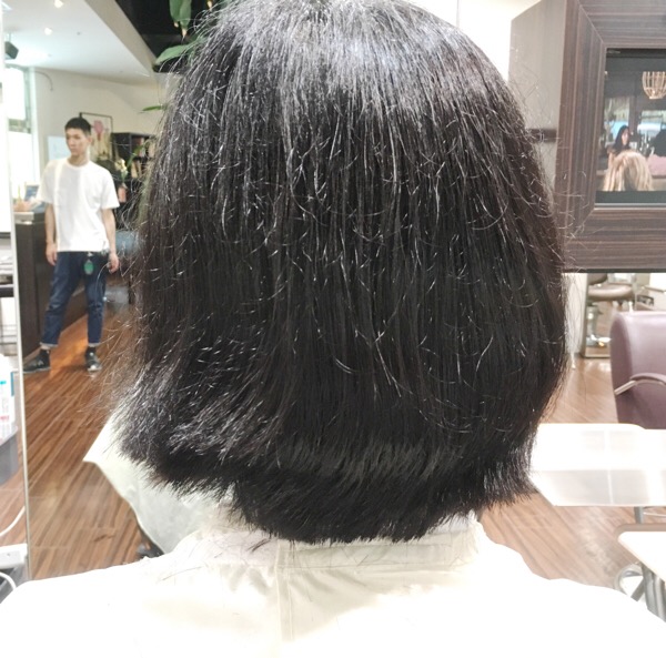 割れる前髪もはねるくせ毛も全て解決します 丸みショートボブ縮毛矯正事例 Masaki Okajima